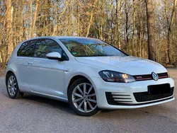 Weiß Gebraucht 2016 VW Golf VII GTI Limousine | 16.390 € (Fairer Preis)