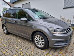 Grau Gebraucht 2015 VW Touran Comfortline Van / Kleinbus | 11.900 € (Fairer Preis)