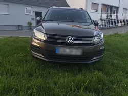 Braun Gebraucht 2013 VW Tiguan SUV | 11.450 € (Guter Preis)