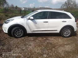 Kristalleffekt Gebraucht 2017 Kia Niro Spirit SUV | 13.850 € (Fairer Preis)
