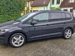 Schwarz Gebraucht 2016 VW Touran Van / Kleinbus | 13.500 € (Guter Preis)