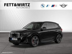 Saphirschwarz metallic Neu 2025 BMW iX1 M Sport SUV | 55.290 € (Etwas zu teuer)
