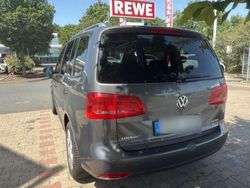 Grau Gebraucht 2015 VW Touran Cup Van / Kleinbus | 10.499 € (Fairer Preis)