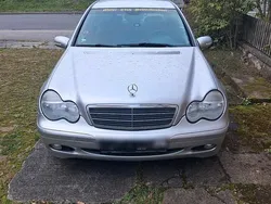 Silber Gebraucht 2003 Mercedes C180 Limousine | 1.400 €