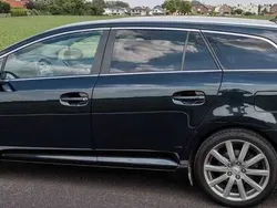Grün Gebraucht 2013 Toyota Avensis Executive Kombi | 7.100 € (Fairer Preis)
