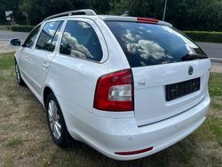 Weiß Gebraucht 2013 Skoda Octavia Kombi | 7.999 € (Guter Preis)