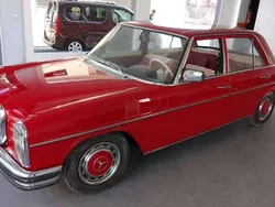 Rot Gebraucht 1974 Mercedes 230 Limousine | 22.999 €