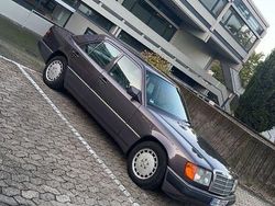 Schwarz Gebraucht 1992 Mercedes E260 Limousine | 8.000 €