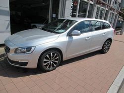 Silber Gebraucht 2018 Volvo V60 Linje Svart Kombi | 13.950 € (Fairer Preis)