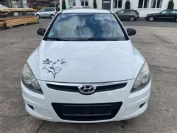 Weiß Gebraucht 2010 Hyundai i30 Edition Limousine | 3.499 € (Etwas zu teuer)