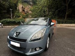 Blau Gebraucht 2010 Peugeot 5008 Business-Line Van / Kleinbus | 3.800 €