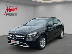 Nachtschwarz unilack Gebraucht 2017 Mercedes GLA200 Style SUV | 21.790 € (Etwas zu teuer)