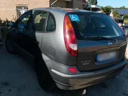 Grau Gebraucht 2005 Nissan Almera Tino Van / Kleinbus | 2.350 € (Etwas zu teuer)