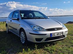 Silber Gebraucht 2004 Ford Focus Ambiente Limousine | 1.700 € (Fairer Preis)