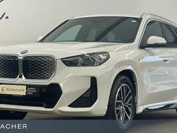 Alpinweiss Gebraucht 2023 BMW iX1 Luxury Line SUV | 44.440 € (Fairer Preis)