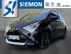 Schwarz Gebraucht 2021 Toyota Aygo X-play Kleinwagen | 10.430 € (Fairer Preis)