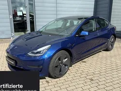 Blau Gebraucht 2020 Tesla Model 3 Long Range RWD Limousine | 27.900 € (Teuer)