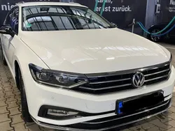 Weiß Gebraucht 2020 VW Passat Elegance Kombi | 21.990 € (Guter Preis)