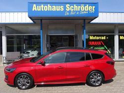 Fantastic red Gebraucht 2023 Ford Focus ST-Line Kombi | 25.990 € (Etwas zu teuer)