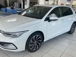 Weiß Gebraucht 2023 VW Golf VIII Life Limousine | 23.998 € (Fairer Preis)