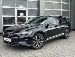 Deep black perleffekt Gebraucht 2023 VW Passat Elegance Kombi | 36.990 € (Etwas zu teuer)
