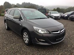 Grau Gebraucht 2015 Opel Astra Exklusiv Kombi | 2.850 € (Fairer Preis)