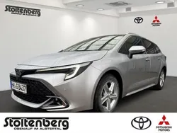 Shimmering silver Gebraucht 2023 Toyota Corolla Team | 29.980 € (Fairer Preis)