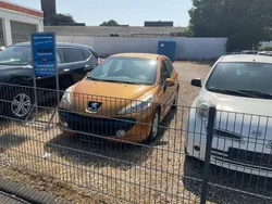 Orange Gebraucht 2008 Peugeot 207 Urban Move Limousine | 3.490 € (Teuer)