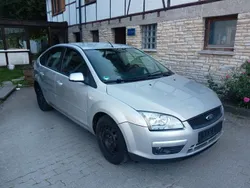 Silber Gebraucht 2007 Ford Focus Ambiente Limousine | 890 € (Superpreis)