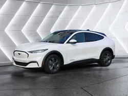 Weiß Gebraucht 2022 Ford Mustang Mach-E SUV | 39.000 € (Etwas zu teuer)