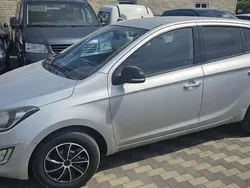 Silber Gebraucht 2014 Hyundai i20 Style Limousine | 1.990 €