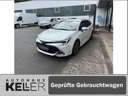 Platinumweiß perleffekt Neu 2025 Toyota Corolla Kombi | 33.960 € (Fairer Preis)