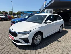 Weiß Gebraucht 2024 Skoda Scala Selection Kleinwagen | 19.990 € (Fairer Preis)