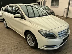 Weiß Gebraucht 2015 Mercedes B200 Van / Kleinbus | 15.980 € (Etwas zu teuer)