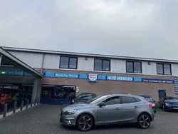 Grau Gebraucht 2015 Volvo V40 Business Edition Kombi | 5.450 € (Etwas zu teuer)