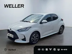 Weiß Gebraucht 2022 Toyota Yaris Team Limousine | 14.290 € (Fairer Preis)