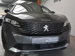 Grau Gebraucht 2023 Peugeot 5008 Allure Van / Kleinbus | 25.980 € (Fairer Preis)