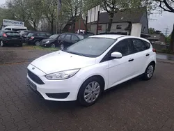 Weiß Gebraucht 2016 Ford Focus Limousine | 5.999 € (Guter Preis)