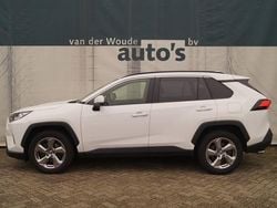 Weiß Gebraucht 2021 Toyota RAV4 Style SUV | 20.449 € (Fairer Preis)