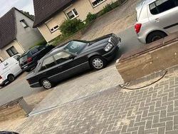 Andere außenfarben Gebraucht 1991 Mercedes E230 Limousine | 6.800 €