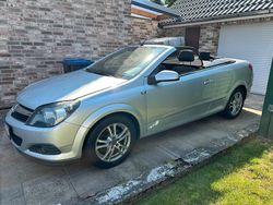 Silber Gebraucht 2009 Opel Astra Cabriolet Cabrio | 2.399 €