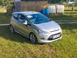 Silber Gebraucht 2009 Ford Fiesta Sport Limousine | 2.999 €