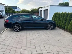 Schwarz Gebraucht 2021 Skoda Superb SportLine Kombi | 31.500 €