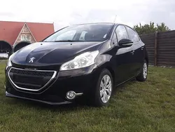 Schwarz Gebraucht 2014 Peugeot 208 Allure Kleinwagen | 4.500 € (Superpreis)