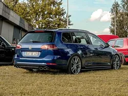 Blau Gebraucht 2017 VW Golf VII R Kombi | 22.500 €