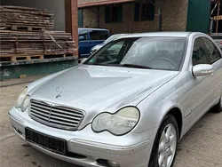 Silber Gebraucht 2005 Mercedes C270 Elegance Limousine | 3.599 €