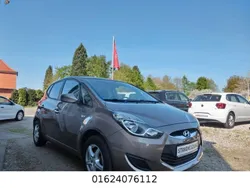 Braun Gebraucht 2014 Hyundai ix20 Edition Van / Kleinbus | 6.750 € (Fairer Preis)