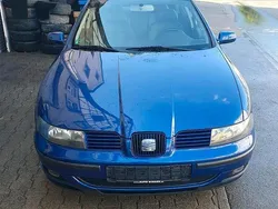 Blau Gebraucht 2001 Seat Leon Kleinwagen | 850 € (Etwas zu teuer)