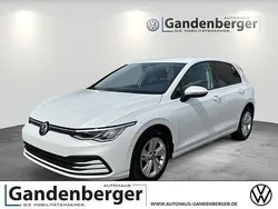 Weißschwarz Gebraucht 2020 VW Golf VIII Life Limousine | 19.500 € (Etwas zu teuer)
