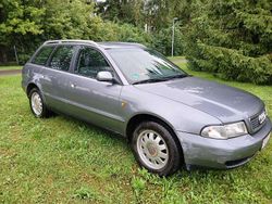 Grau Gebraucht 1998 Audi A4 Kombi | 940 € (Guter Preis)